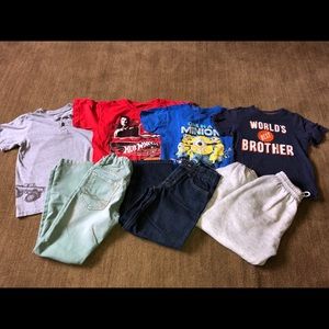 Boys lot of 4 tees, 2 jeans & 1 pair play sweats
